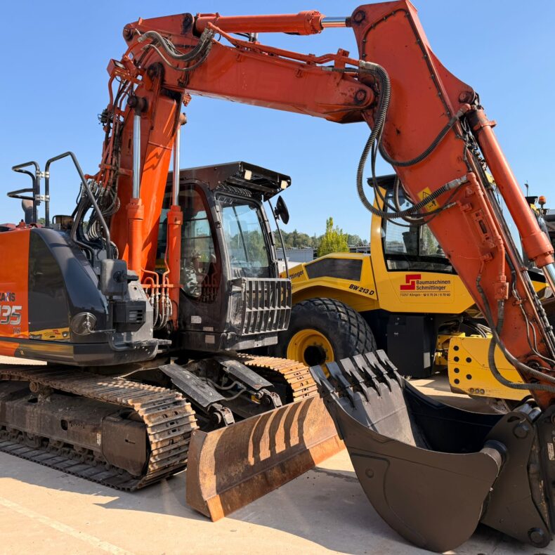 Hitachi Bagger ZX 135 US-7 OQ70/55 16,2 to.